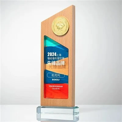Kristallen marathontrofee op houten basis