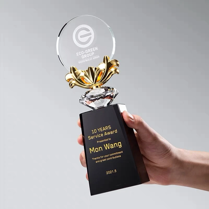 Trofee Met Bloemenornament